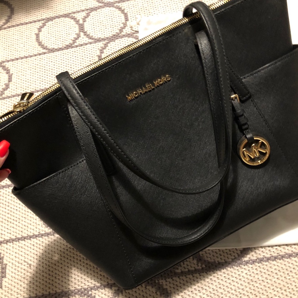 Michael Kors Jet Set Top Zip Bag